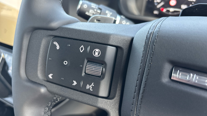 Land Rover Defender 5.0 P525 V8 90 Edition 3dr Auto Petrol Estate - Image 23